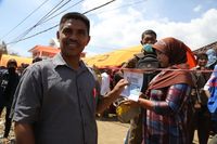 Warga korban gempa Lombok menerima bantuan stimulan sebesar Rp 50 juta dari pemerintah