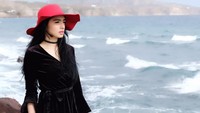 Kedekatan Angel Karamoy dengan Jose Poernomo memang sudah terendus sejak lama, tapi keduanya seperti masih ingin menutupinya. Foto: instagram/realangelkaramoy
