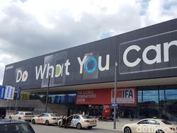 Samsung Sewa Satu Gedung Full Pamer Note 9 dan TV 8K