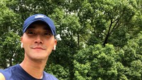 Saat traveling ke mana pun, tampaknya Siwon tetap rajin berolahraga. Wah! (siwonchoi/Instagram)