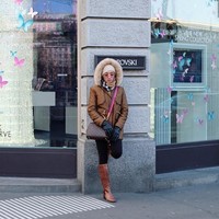 Masih dalam rangkaian liburannya ke Swiss, Angel Karamoy bergaya #ootd dengan memakai jaket bulu dan tas Louis Vuitton yang harganya mencapai puluhan juta rupiah. Foto: Instagram @realangelkaramoy