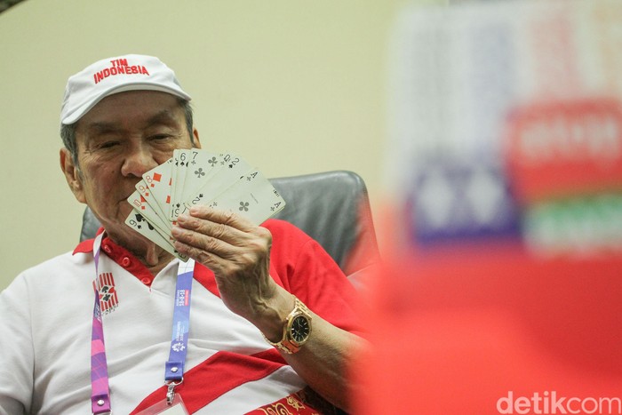 Bambang Hartono, bos Grup Djarum, menjadi nasabah BRI karena dapat bonus pemerintah setelah meraih medali di Asian Games 2018. Dia salah satu pemilik BCA.