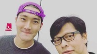 Tak mau ketinggalan dengan BCL, Armand Maulana pun mengambil kesempatan berfoto dengan personel Super Junior itu. Foto: Instagram Armandmaulana04