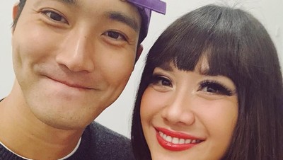 Iri BCL Foto dengan Siwon, Iri Juga Nggak Sama Tubuh Rampingnya?