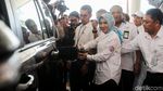 Saat Dirut Baru Pertamina Jadi Petugas SPBU Dadakan