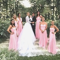 Tak hanya Chiara, para bridesmaid juga tampil cantik. Para bridesmaid menggunakan gaun flowy berwarna pink yang feminin. Foto: Instagram