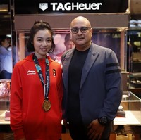 Today is another special day, as we honor our Wushu champions at INTime store in Plaza Senayan. Thank you to these young and talented athletes @lindswell_k @edgarmarvelo @hulaefi @pujariyaya @yusuf_widiyanto20 for their achievements, and our best wishes for the future! tulis Irwan di Instagram-nya. (Foto: Dok. Time International)