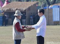 Hari ke-2 di Lombok, Jokowi Tinjau Pembangunan Rumah Tahan Gempa