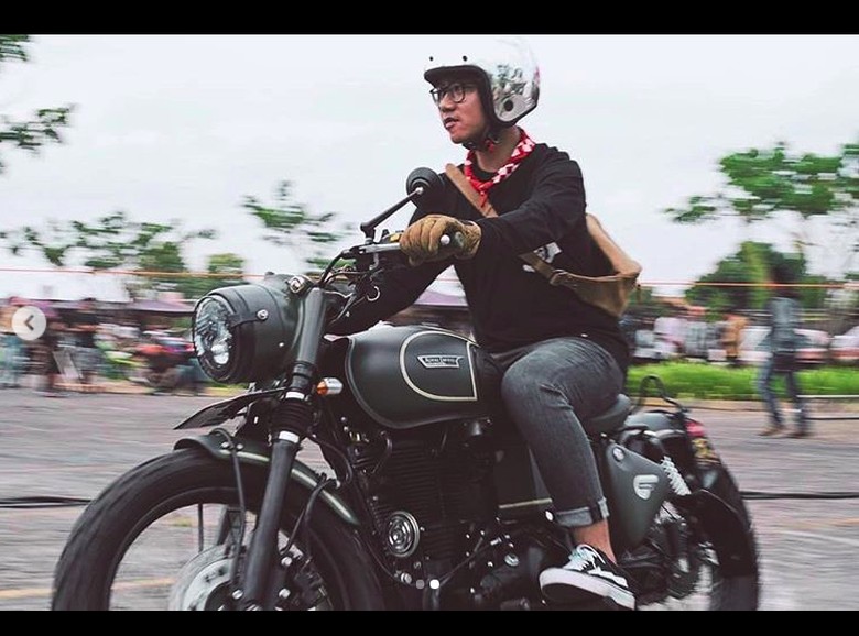 Gaya Putra Jokowi Tunggangi Motor  Modifikasi 