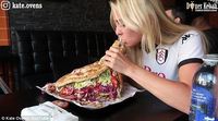Keren! Wanita Langsing Ini Habiskan 3 Kg Kebab Selama 45 Menit