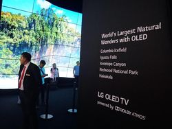 Dibuat Takjub Lorong TV Raksasa LG