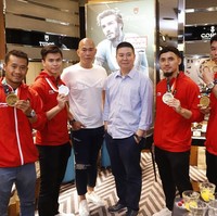 Ditengok di Instagram Irwan Mussry, presiden dan CEO Time International, sebagai distributor resmi TAG Heuer di Indonesia, atlet wushu yang diapresiasi  di antaranya, peraih medali emas Lindswell Kwok, pemenang medali perak Marvelo Edgar Xavier, serta tiga peraih medali perunggu, yakni Yusuf Widiyanto, Achmad Hulaefi, dan Puja Riyaya. (Foto: Dok. Time International)