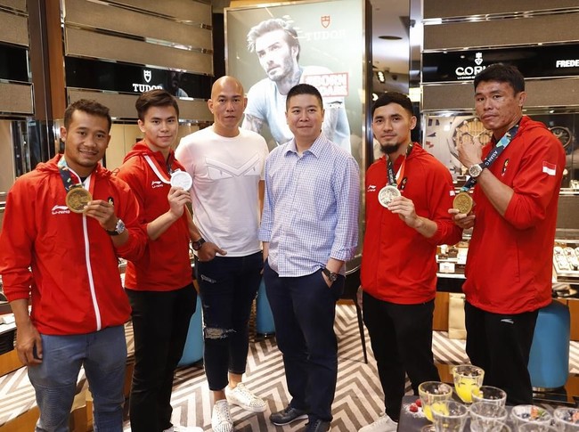Ditengok di Instagram Irwan Mussry, presiden dan CEO Time International, sebagai distributor resmi TAG Heuer di Indonesia, atlet wushu yang diapresiasi  di antaranya, peraih medali emas Lindswell Kwok, pemenang medali perak Marvelo Edgar Xavier, serta tiga peraih medali perunggu, yakni Yusuf Widiyanto, Achmad Hulaefi, dan Puja Riyaya. (Foto: Dok. Time International)