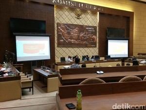 Komisi II DPR Cecar Bawaslu-KPU soal Polemik Eks Koruptor Nyaleg