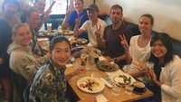 Usai latihan berenang bersama atlet lainnya, Rikako kompak makan salad hingga eggs benedict untuk menambah stamina. Foto: Instagram @ikee.rikako