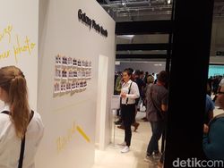 Samsung Sewa Satu Gedung Full Pamer Note 9 dan TV 8K