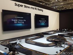 Samsung Sewa Satu Gedung Full Pamer Note 9 dan TV 8K