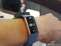 Penampakan Smartwatch Fitbit Charge 3