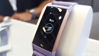 Banyak mode olahraga yang bisa dipilih di jam tangan pintar ini, salah satunya berlari. (Foto: detikINET/Muhamad Imron Rosyadi)