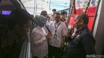 Saat Dirut Baru Pertamina Jadi Petugas SPBU Dadakan