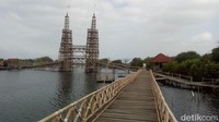 Di kawasan ini ada tiga lokasi wisata mangrove yakni Hutan Mangrove Wana Tirta, Pantai Pasir Kadilangu dan Jembatan Api-Api (Eko/detikTravel)