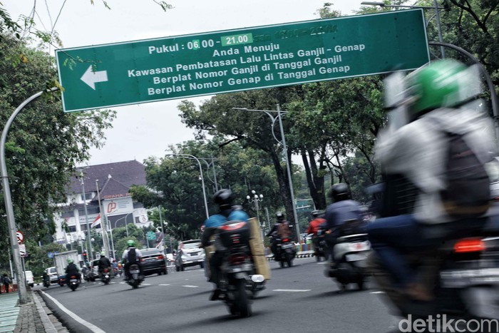 Gubernur DKI Jakarta Anies Baswedan mengatakan kebijakan ganjil-genap masih diterapkan usai Asian Games. Namun, ada beberapa penyesuaian yang dilakukan.
