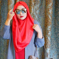 Pengadilan juga menyita puluhan kacamata dari Anniesa Hasibuan dan Andhika Surachman. Salah satunya kacamata berwarna emas dari brand Dolce & Gabbana ini yang dijual seharga US$ 700 atau sekitar Rp 10 jutaan. Foto: Instagram