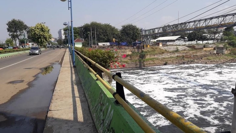 Hasil Lab Dinas LH: Busa di Kali Bekasi Limbah Detergen Hasil Lab Dinas LH: Busa di Kali Bekasi Limbah Detergen