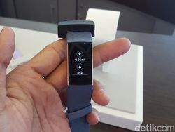 Penampakan Smartwatch Fitbit Charge 3