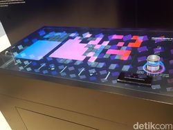 Samsung Sewa Satu Gedung Full Pamer Note 9 dan TV 8K