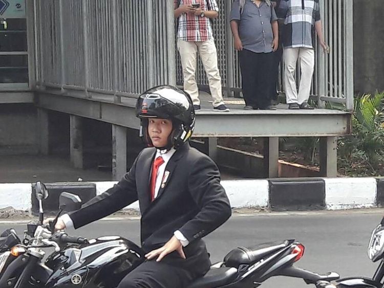 Memacu Adrenalin Bareng Suddum So, Stuntman Jokowi Naik Moge
