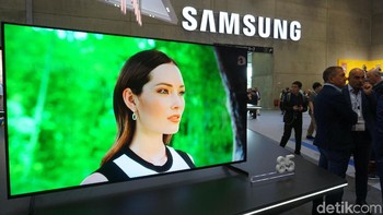 Menghadirkan berbagai varian, ukuran 85 inch jadi yang terbesar di antara televisi 8K lain yang diboyongnya ke IFA 2018. (Foto: detikINET/Muhamad Imron Rosyadi)