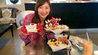 Rikako Ikee merupakan atlet renang asal Jepang, yang berhasil meraih 6 mendali emas di ajang Asian Games 2018. Lewat akun Instagramnya ia kerap membagikan momen serunya saat kulineran. Foto: Instagram @ikee.rikako
