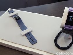 Penampakan Smartwatch Fitbit Charge 3