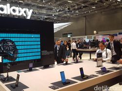 Samsung Sewa Satu Gedung Full Pamer Note 9 dan TV 8K