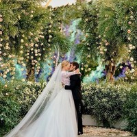 Dilansir Harpers Bazaar, dekorasi pernikahan Chiara sangat indah, dipenuhi orname bunga. Dikatakan jika dekorasi bunga itu lebih mewah dari pernikahan Meghan Markle dan Pangeran Harry. Foto: Instagram