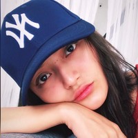 Satu lagi penampilan natural Sibad yang hanya pakai lip tint. Di foto ini, netizen menyamakan Sibad dengan Kyulkyung, penyanyi asal China yang namanya besar di Korea.  Foto: Instagram (@ sitibadriahh)