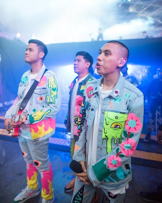 Hadir dalam gelaran yang cukup bersejarah tentu momen ini tak ingin dilewatkan RAN untuk tampil spesial. Dalam acara yang diadakan Minggu, (2/9/2018) itu pun grup beranggotan Nino, Rayi, dan Asta ini terlihat kompak mengenakan busana stylish. Foto: Instagram