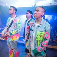 Hadir dalam gelaran yang cukup bersejarah tentu momen ini tak ingin dilewatkan RAN untuk tampil spesial. Dalam acara yang diadakan Minggu, (2/9/2018) itu pun grup beranggotan Nino, Rayi, dan Asta ini terlihat kompak mengenakan busana stylish. Foto: Instagram