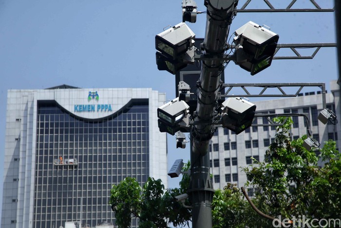 Sejumlah gerbang ERP telah dipasang di Jalan Medan Merdeka Barat, Jakarta. Dishub DKI Jakarta menargetkan sistem ERP akan diberlakukan mulai Mei 2019.