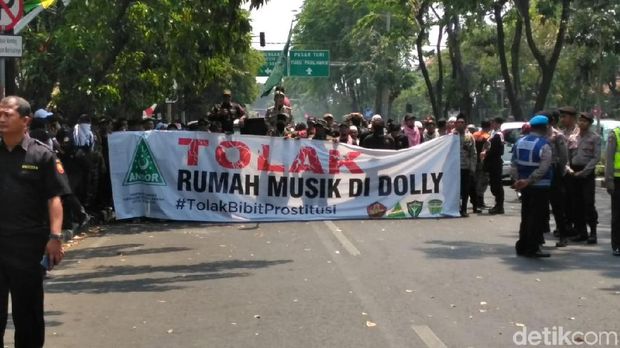 Warga asli Dolly-Jarak tolak lokalisasi dibuka kembali/