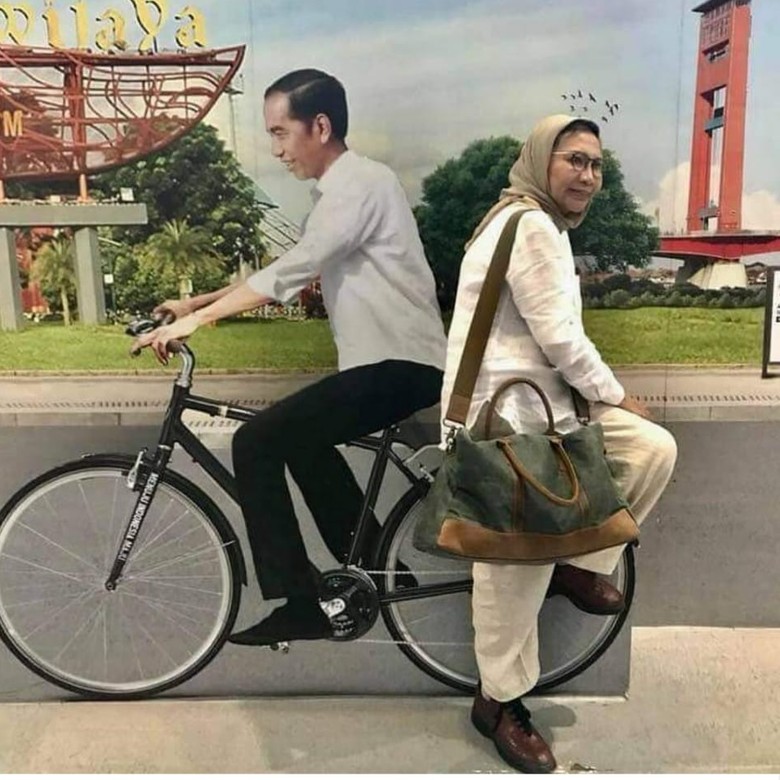 Viral Foto Dibonceng 'Jokowi' Naik Sepeda, Ini Kata Ratna