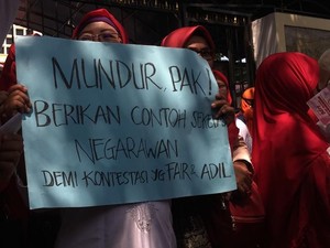 Barisan Emak-emak Demo Minta Jokowi Mundur, Mardani: Keren!