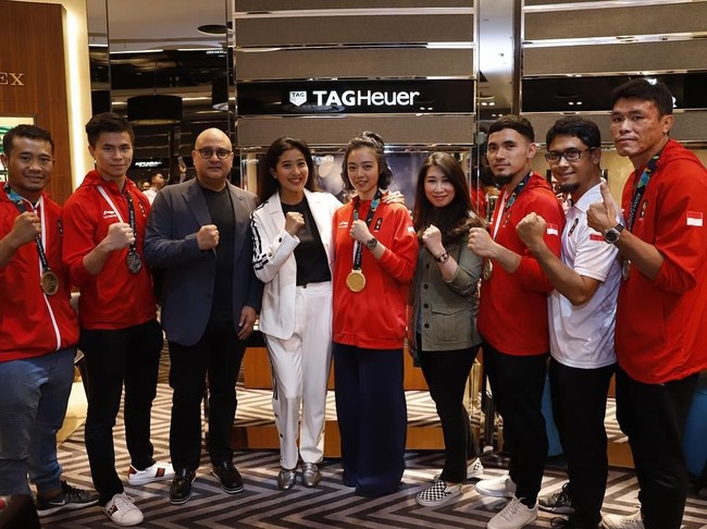 Penghargaan diberikan dalam private event yang digelar di butik InTime, Plaza Senayan, Senin (3/9/2018) siang. Turut hadir mempersembahkan apresiasi tersebut, aktris dan pegiat olahraga Olivia Zallianty. (Foto: Dok. Time International)