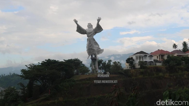Monumen Yesus Memberkati (Bonauli/detikTravel) Monumen Yesus Memberkati (Bonauli/detikTravel)