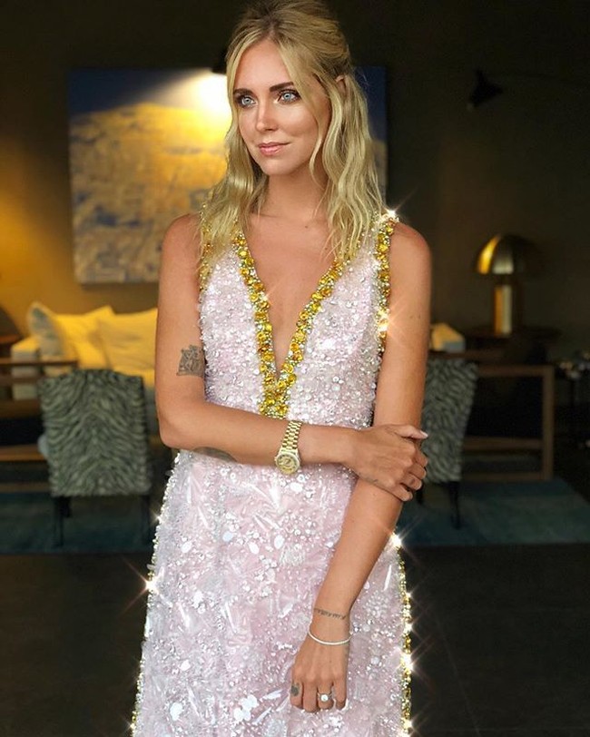 Seorang blogger fashion terkenal bernama Chiara Ferragni juga pernah menjadi sasaran umpatan pedas. Murahan, begitu komentar sang desainer. Foto: Instagram/Chiara Ferragni