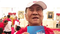Presiden Joko Widodo memberikan bonus kepada Bambang. Bonus tersebut diserahkan dalam bentuk tabungan PT Bank Rakyat Indonesia (Persero) Tbk (BRI). Ray Jordan/detikcom.