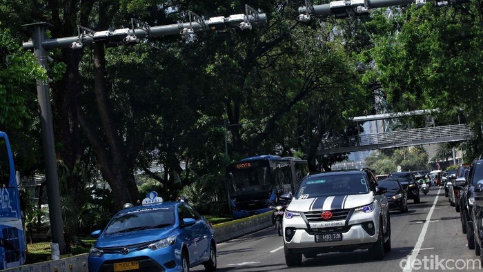 Sejumlah gerbang ERP telah dipasang di Jalan Medan Merdeka Barat, Jakarta. Dishub DKI Jakarta menargetkan sistem ERP akan diberlakukan mulai Mei 2019.