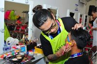 Proses makeup untuk stilt perfomer closing ceremony Asian Games 2018 / Foto: Sariayu