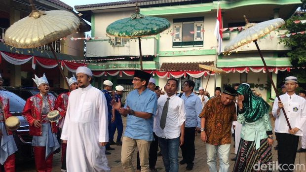 Sandiaga Uno ziarah mengunjungi Ponpes Al-Ashriyyah Bogor.